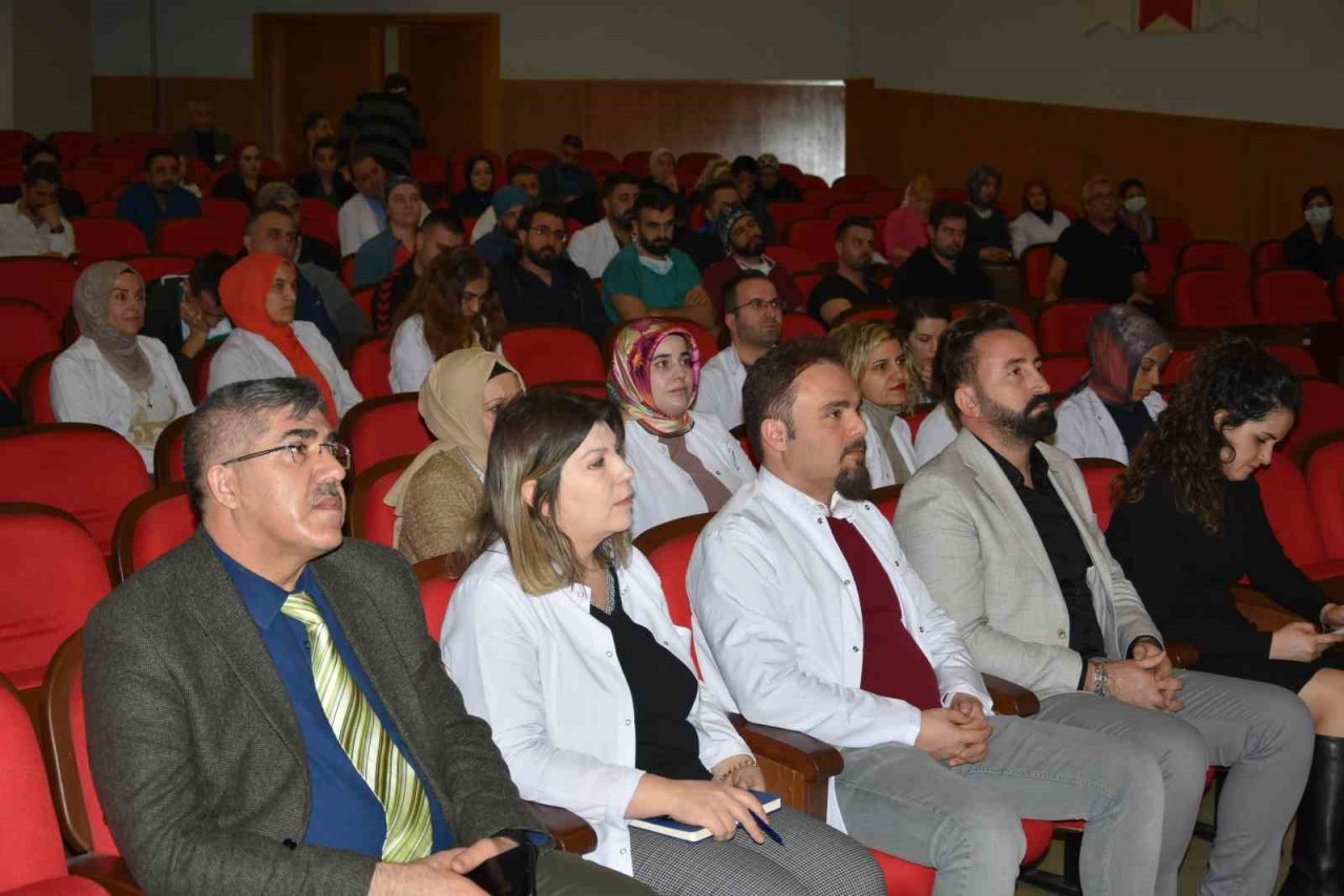 Depremin sağlık kahramanları afetzedelerin gönlüne dokundu