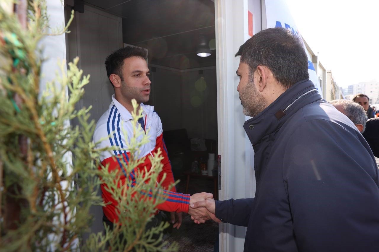 Bakan Murat Kurum, Adıyaman’da barınma alanının kurulacağı bölgede incelemelerde bulundu