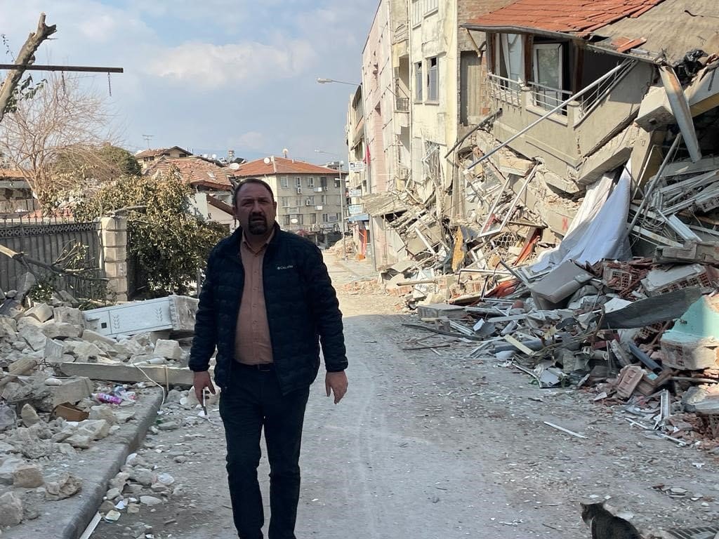 Başkan Gümrükçü, imar komisyonu üyeleriyle deprem bölgesinde