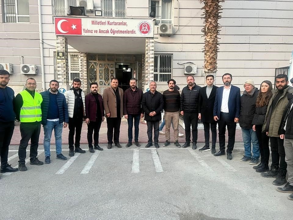 Başkan Gümrükçü, imar komisyonu üyeleriyle deprem bölgesinde