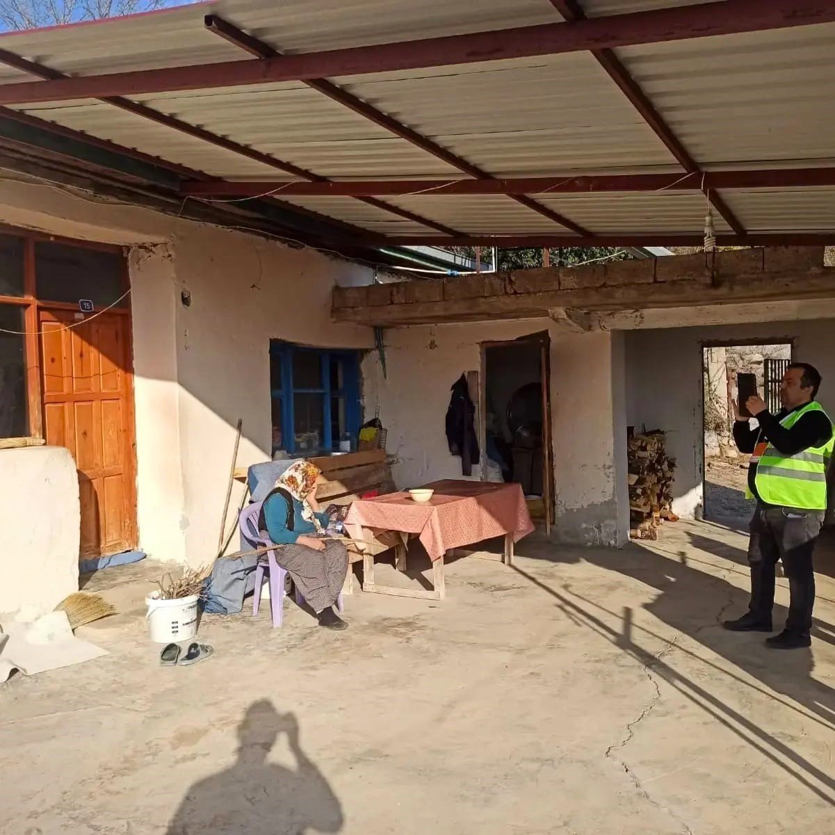 Denizli ekipleri hasar tespiti için deprem bölgesinde