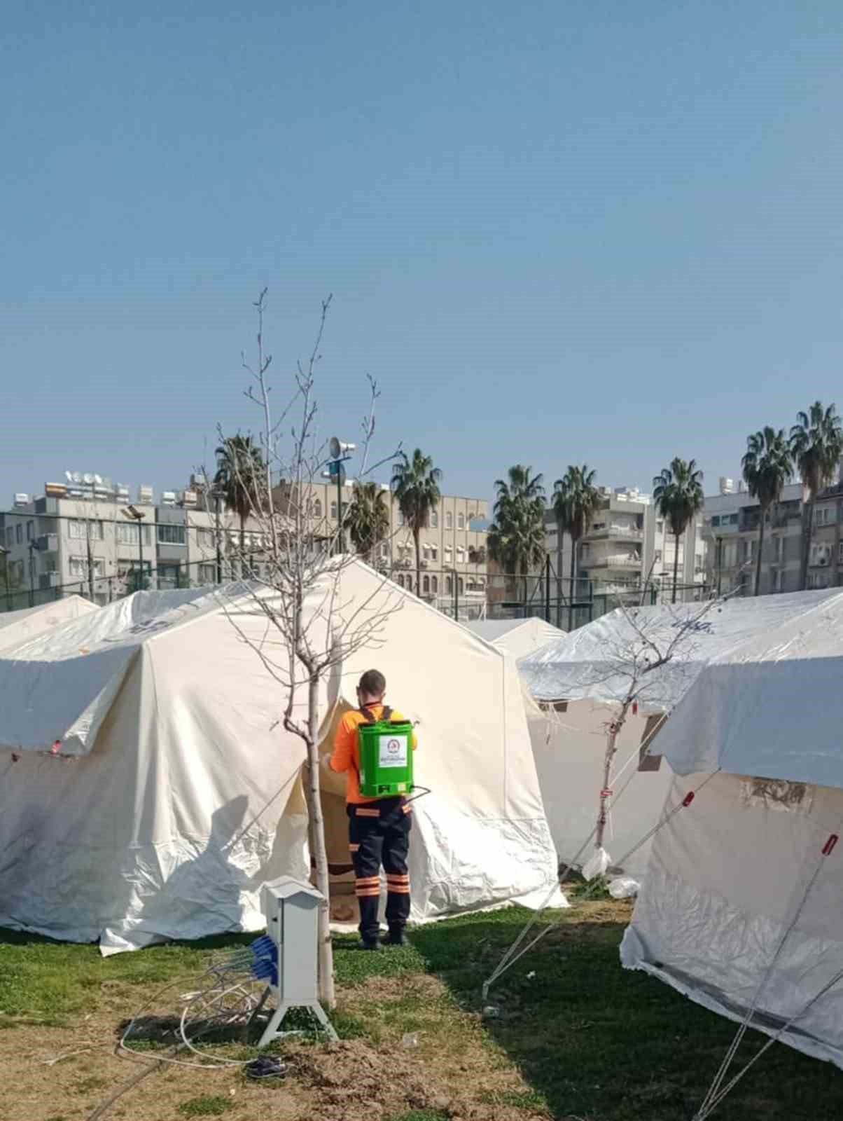 Deprem bölgesinde dezenfeksiyon seferberliği sürüyor