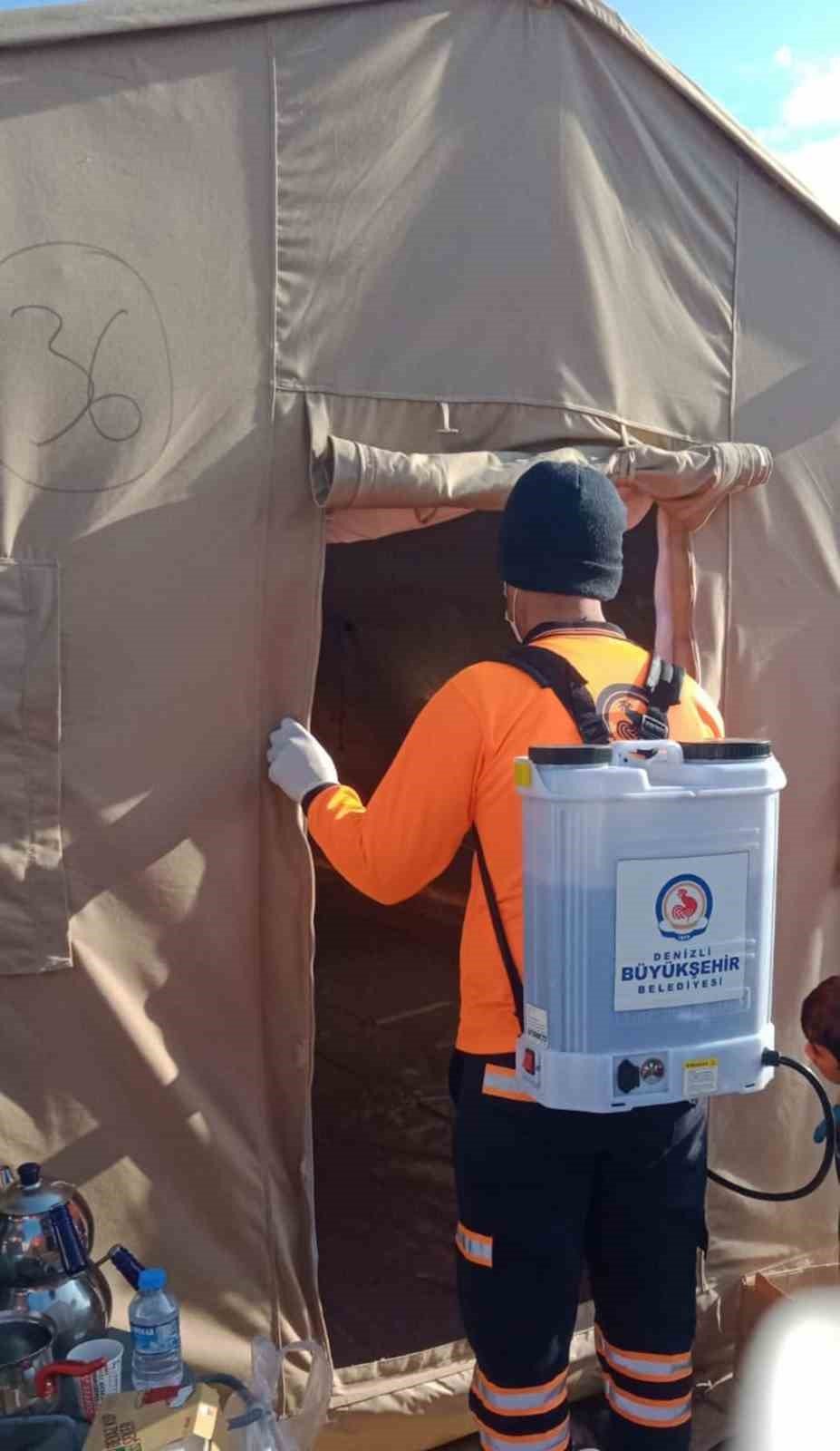 Deprem bölgesinde dezenfeksiyon seferberliği sürüyor