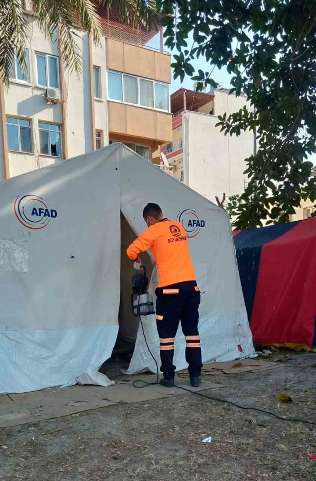Deprem bölgesinde dezenfeksiyon seferberliği sürüyor
