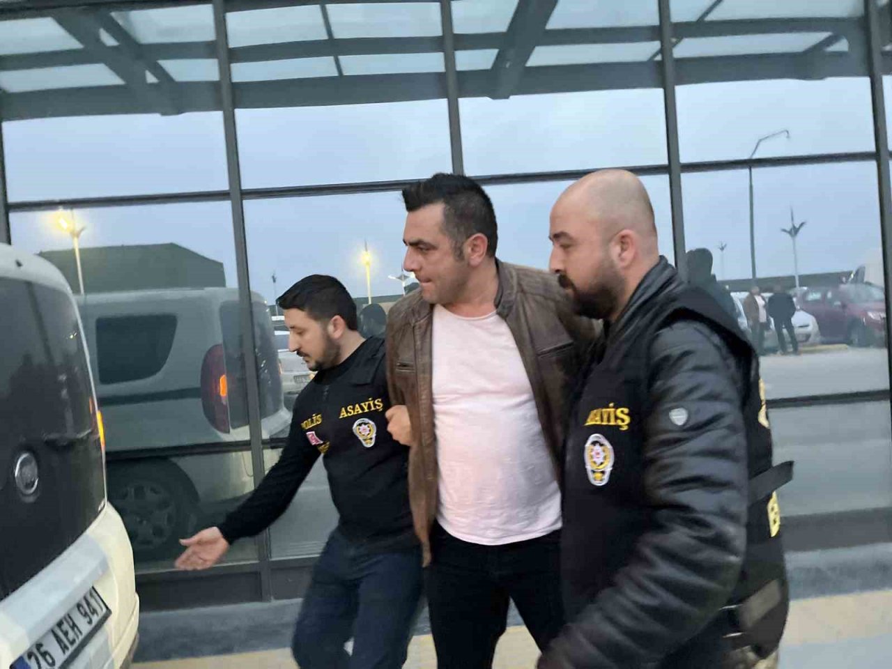 İş arkadaşını silahla vurarak ağır yaralayan zabıta memuru gözaltına alındı