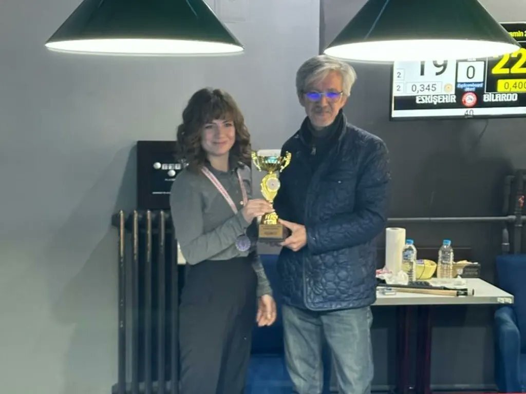 Eskişehir’de “Tek Yürek Türkiye 3 Bant Bilardo Kupası” düzenlendi