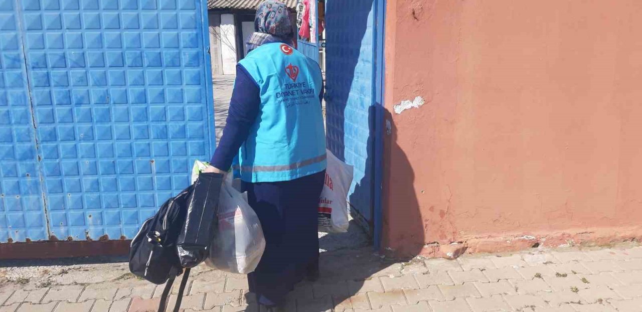 Germencik Müftülüğü ilçeye yerleşen depremzedeleri yalnız bırakmıyor