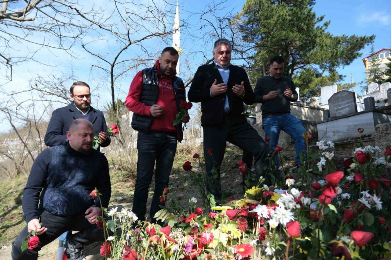 Yamak, depremde hayatını kaybeden Saruhan Bolat’ın ailesini ve mezarını ziyaret etti