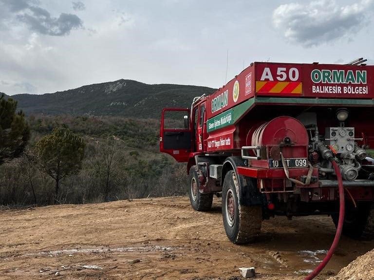 Gönen Yeniakçapınar köyünde orman yangını meydana geldi