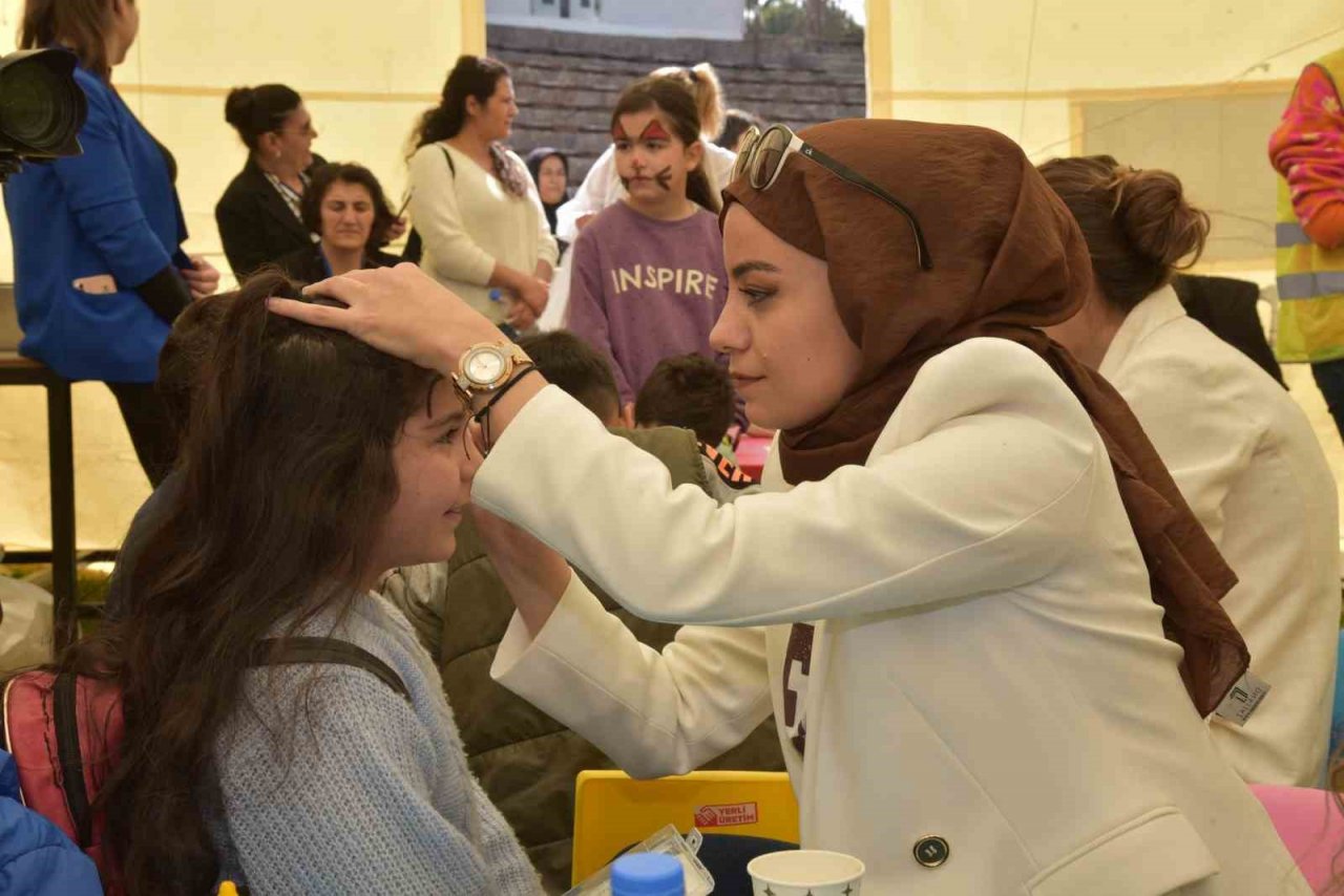 Menemen’de depremzede çocuklar için moral etkinliği