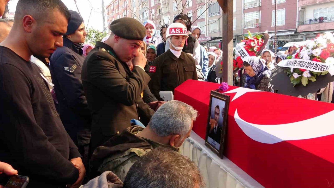 Babası ve üsteğmen kardeşinden en acı veda