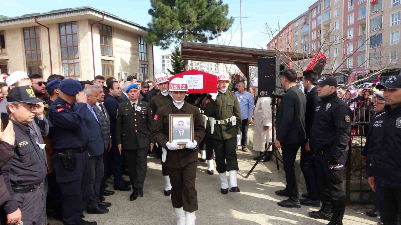 Babası ve üsteğmen kardeşinden en acı veda