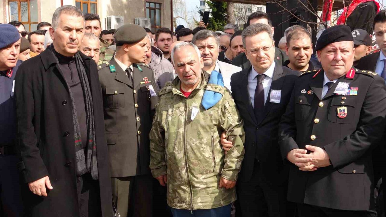 Babası ve üsteğmen kardeşinden en acı veda