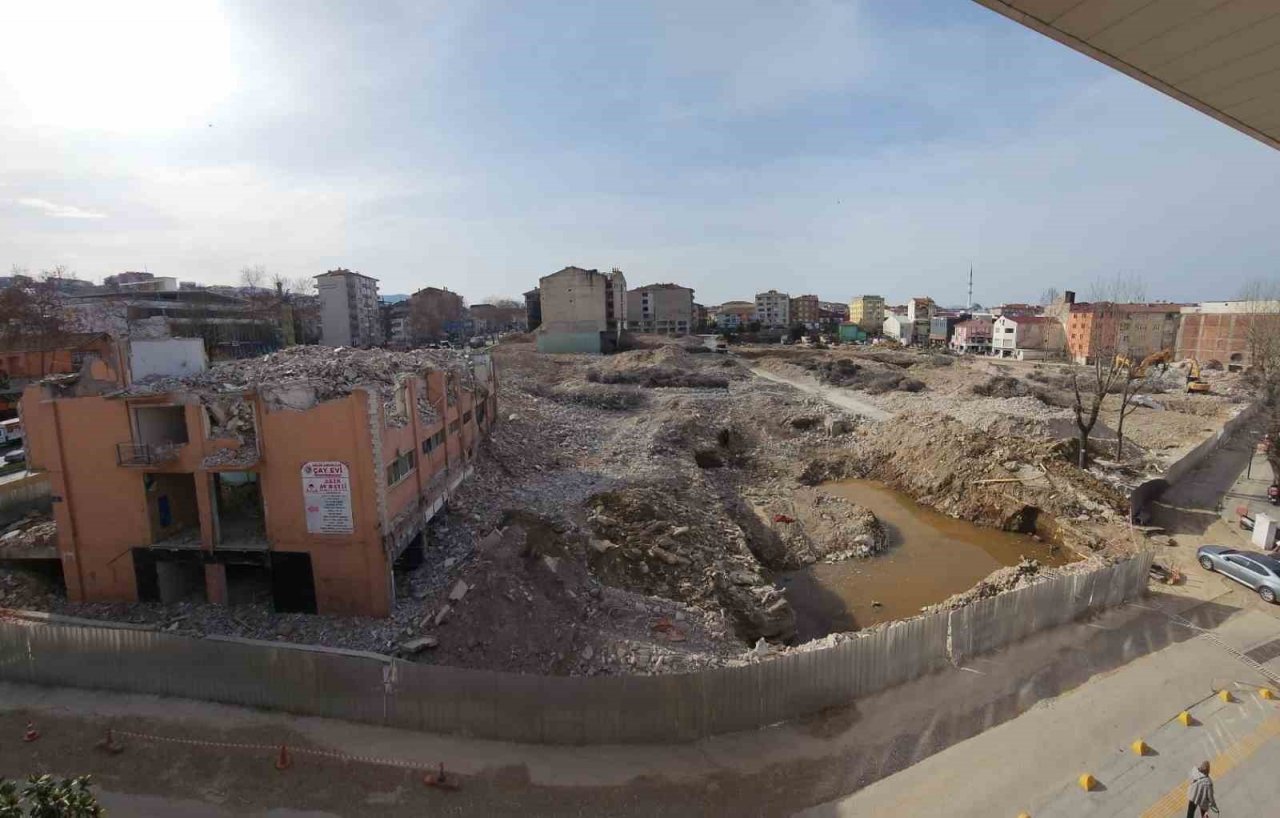 Gölcük’te kentsel dönüşüm yıkımları tamamlanmak üzere
