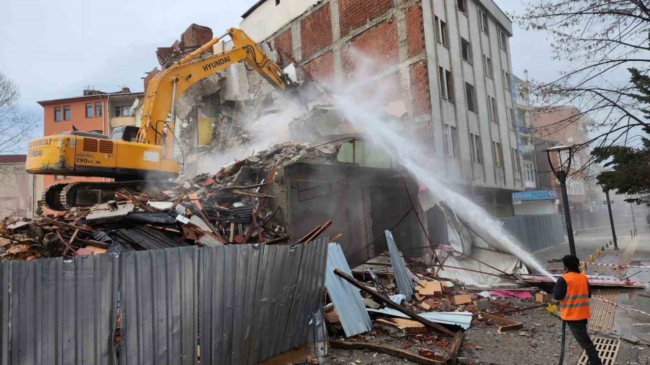 Gölcük’te kentsel dönüşüm yıkımları tamamlanmak üzere