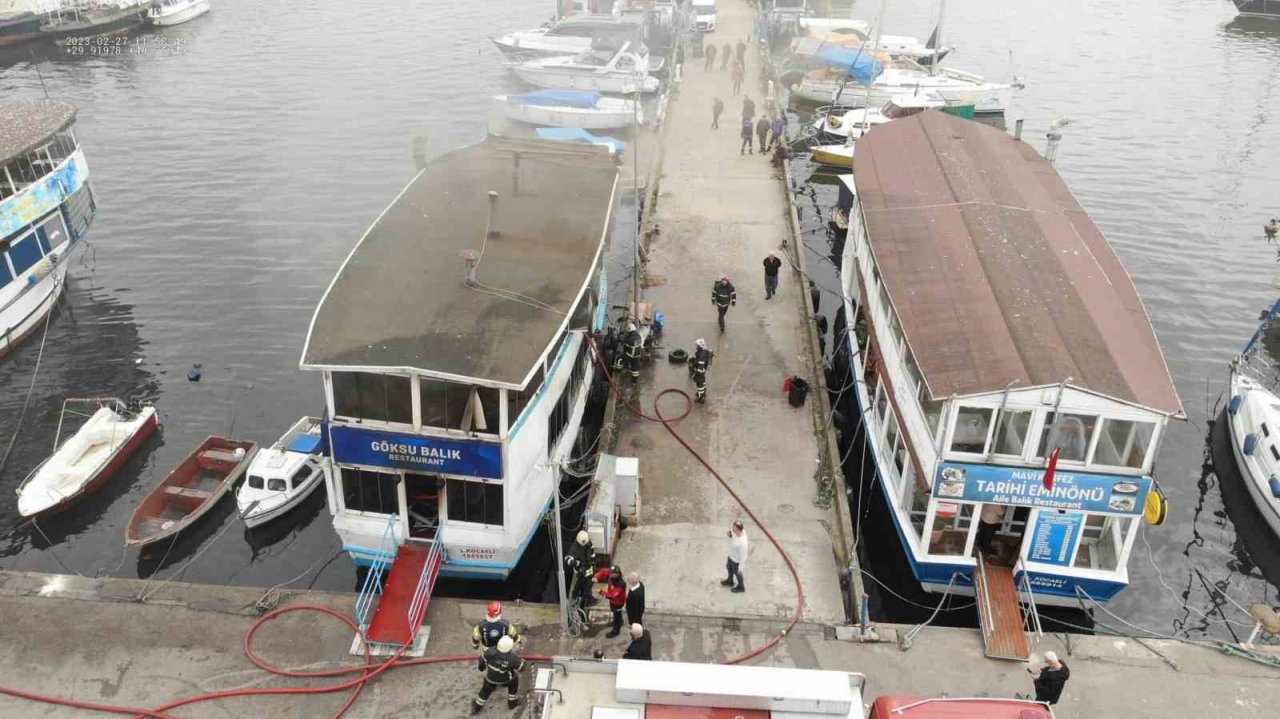 Marinada yanan tekne kullanılamaz hale geldi