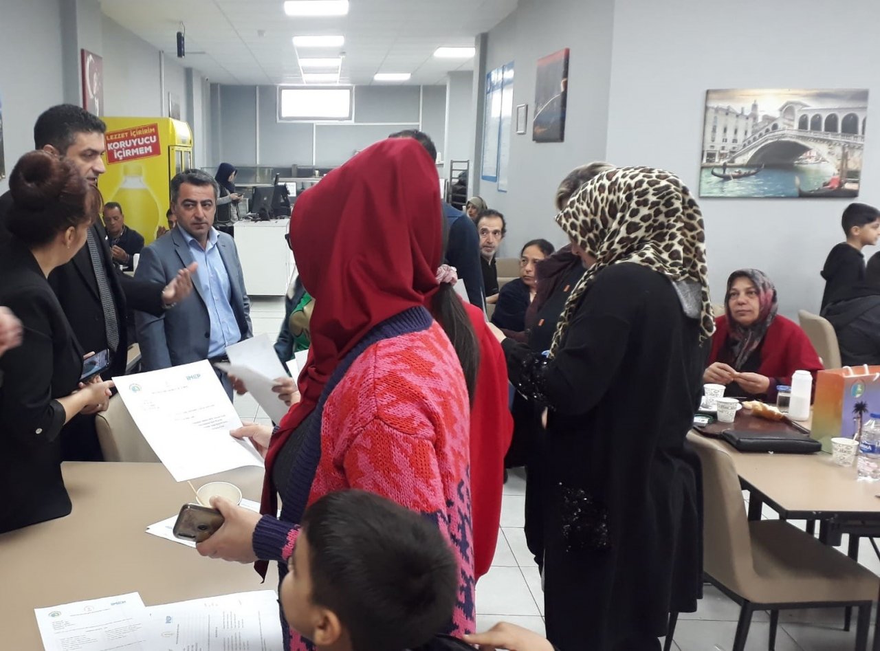 İzmir esnafı afetzedelere kol kanat gerecek: Her sektörde iş imkanı