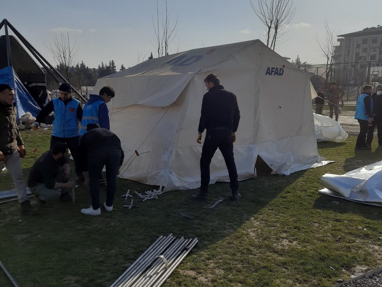 Güney Koreli Jin, TDV gönüllüsü olarak Hatay’da depremzedelere yardım etti