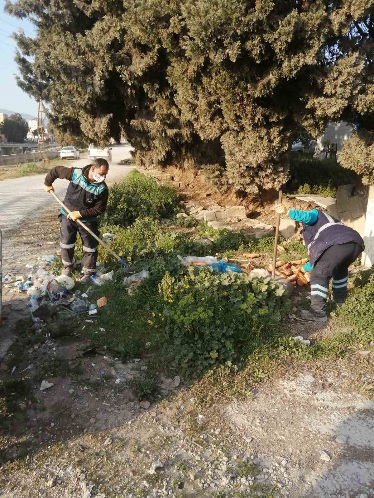 Derince Belediyesi afet bölgesinde çalışmalarını sürdürüyor