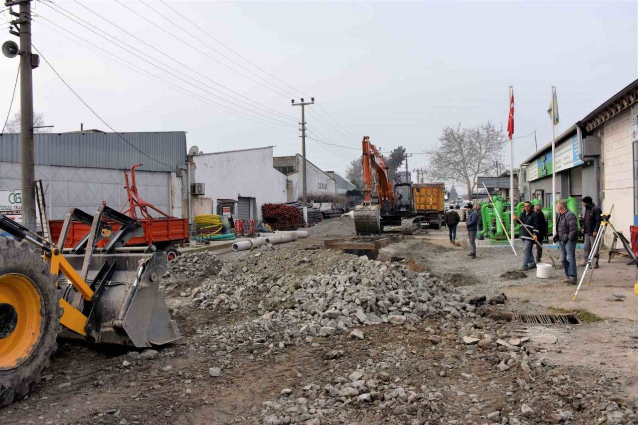 Karacabey’de yağmur suyu çalışmaları sürüyor