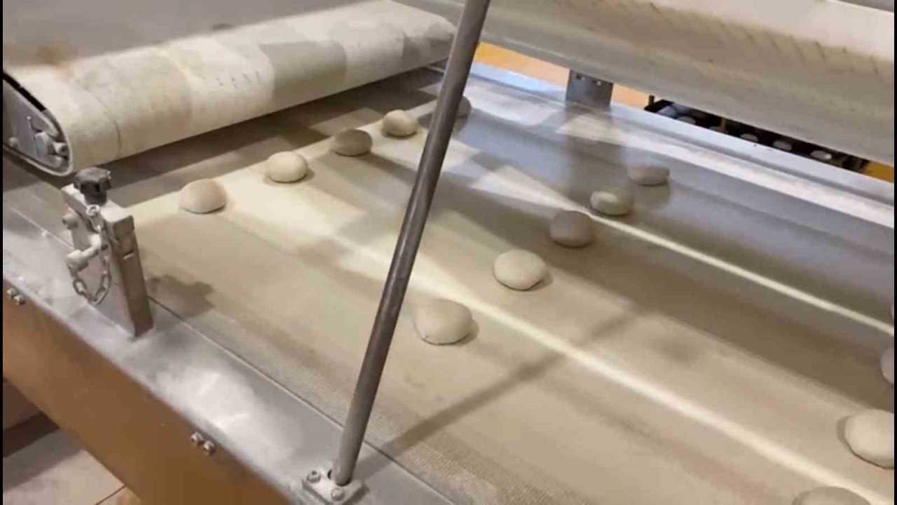 Kayseri Büyükşehir’den deprem bölgesine 597 bin unlu mamul yardımı