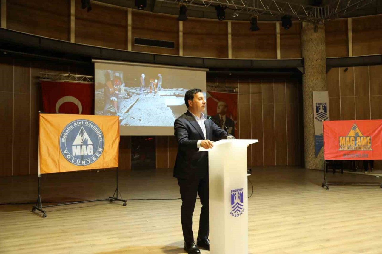 Afet gönüllüleri toplantıda bir araya geldi