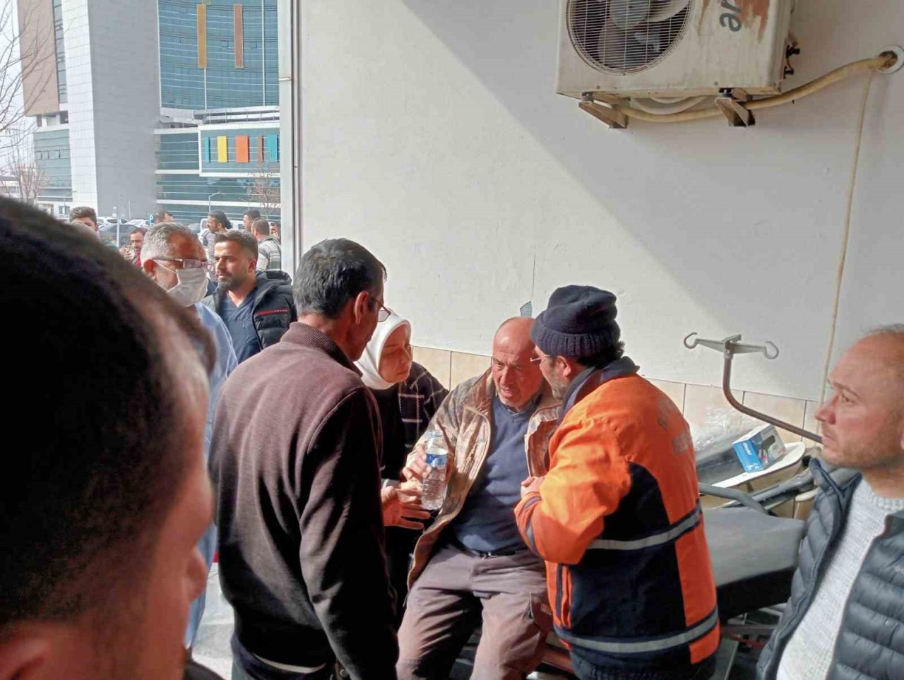 Eşya almaya çıkıp enkazda kaldılar