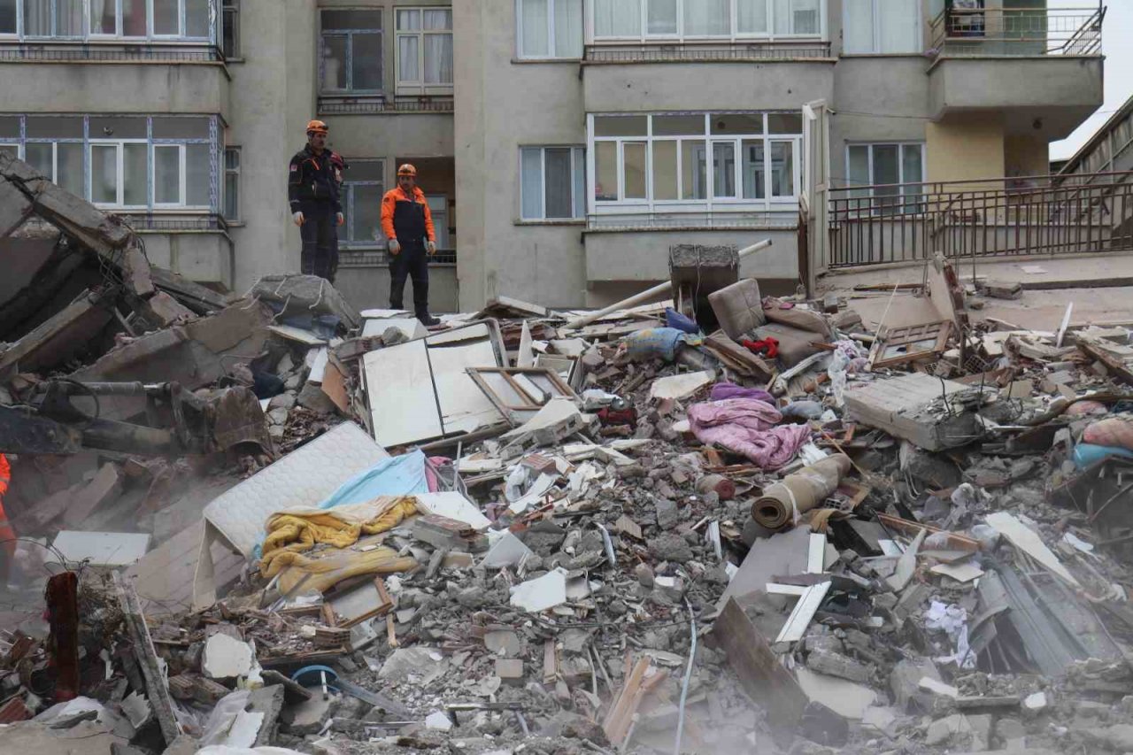 Malatya’da iki noktada arama kurtarma çalışması devam ediyor