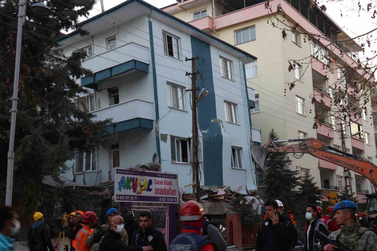 Malatya’da iki noktada arama kurtarma çalışması devam ediyor