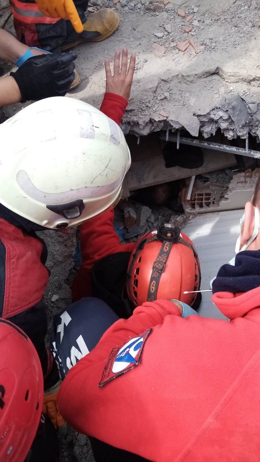 Elazığ Belediyesi itfaiye ekiplerinden hayatta tutan ’dokunuş’
