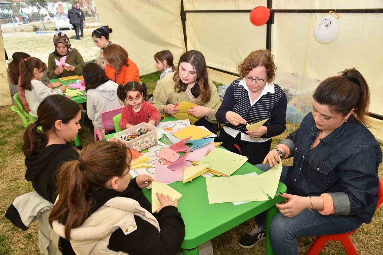Menemen’de depremzede çocuklar için moral etkinliği