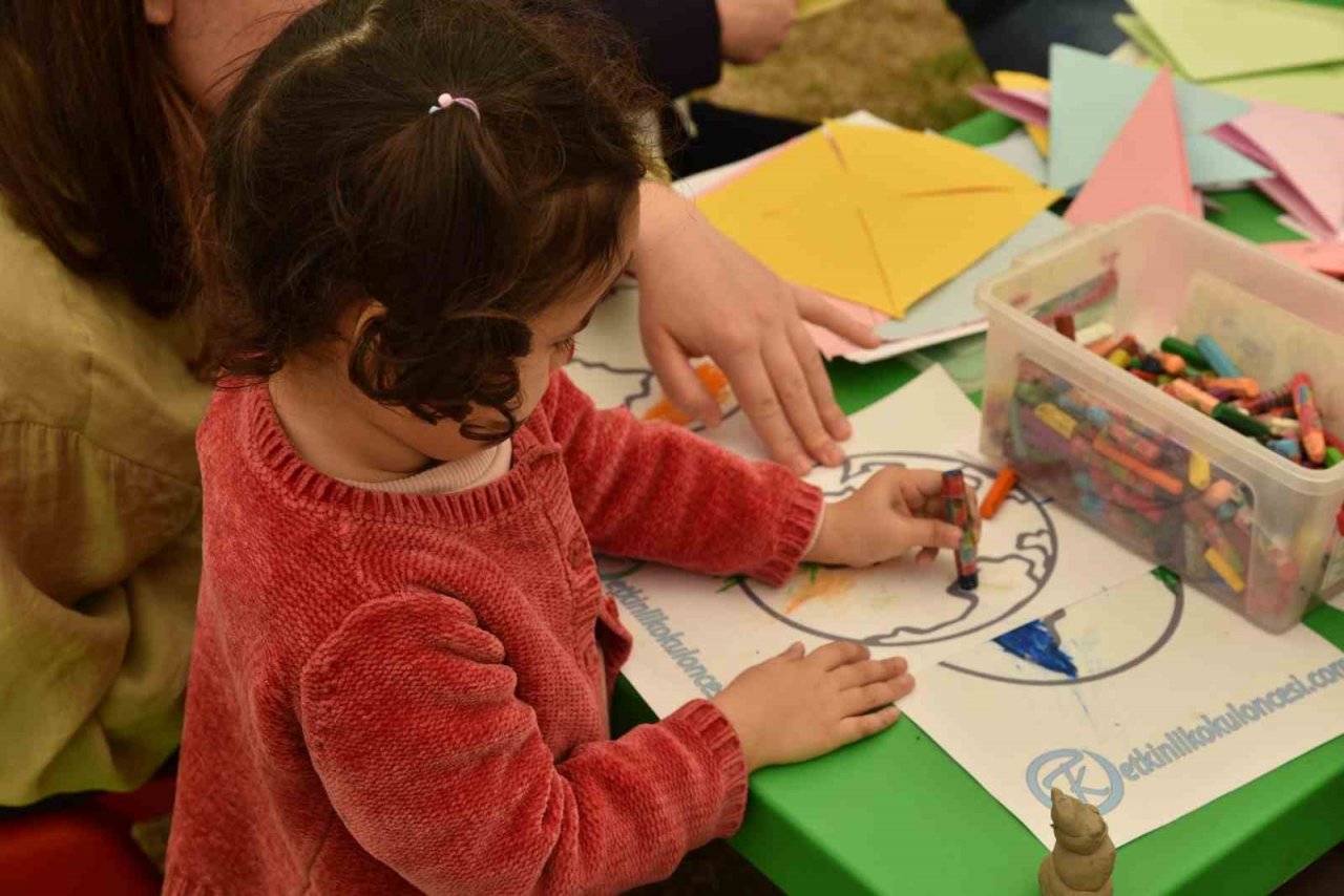 Menemen’de depremzede çocuklar için moral etkinliği