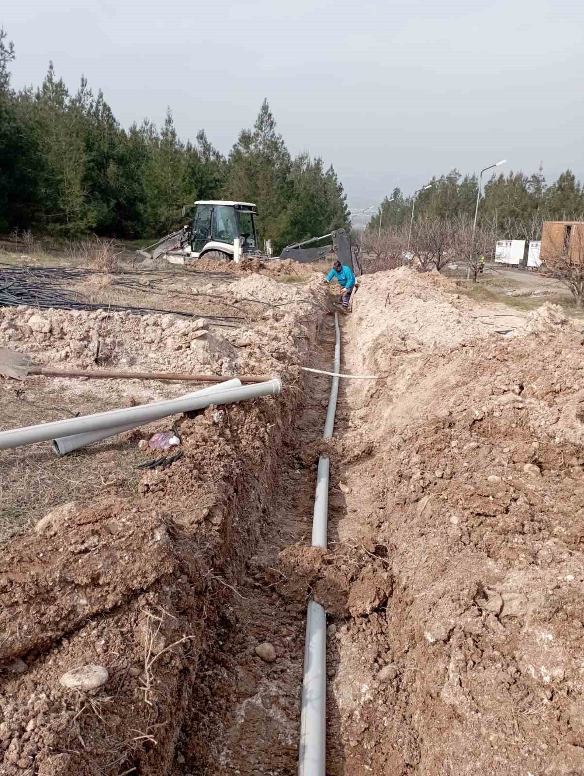 Nevşehir Belediye ekipleri çadır kent alt yapı çalışmalarına aralıksız devam ediyor