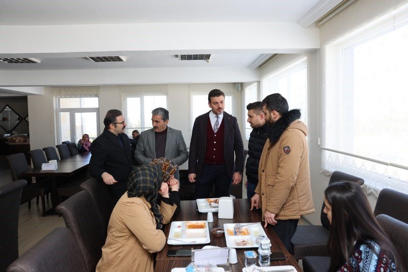 Depremzedelere destekler devam ediyor