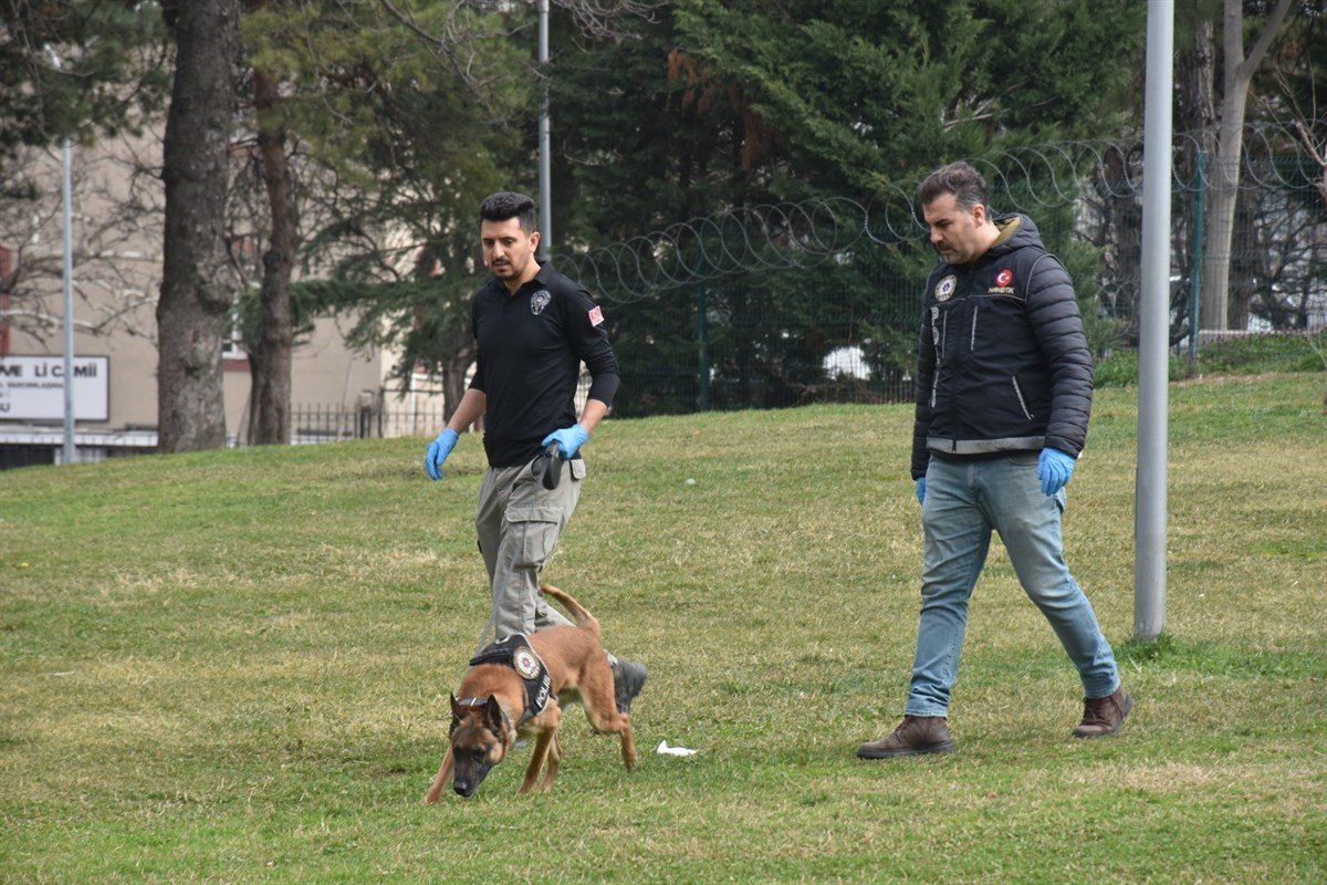 EGM: “Toplamda 33 bin 594 personel ve 249 dedektör köpeği ile genel asayiş ve narkotik uygulaması gerçekleştirildi”