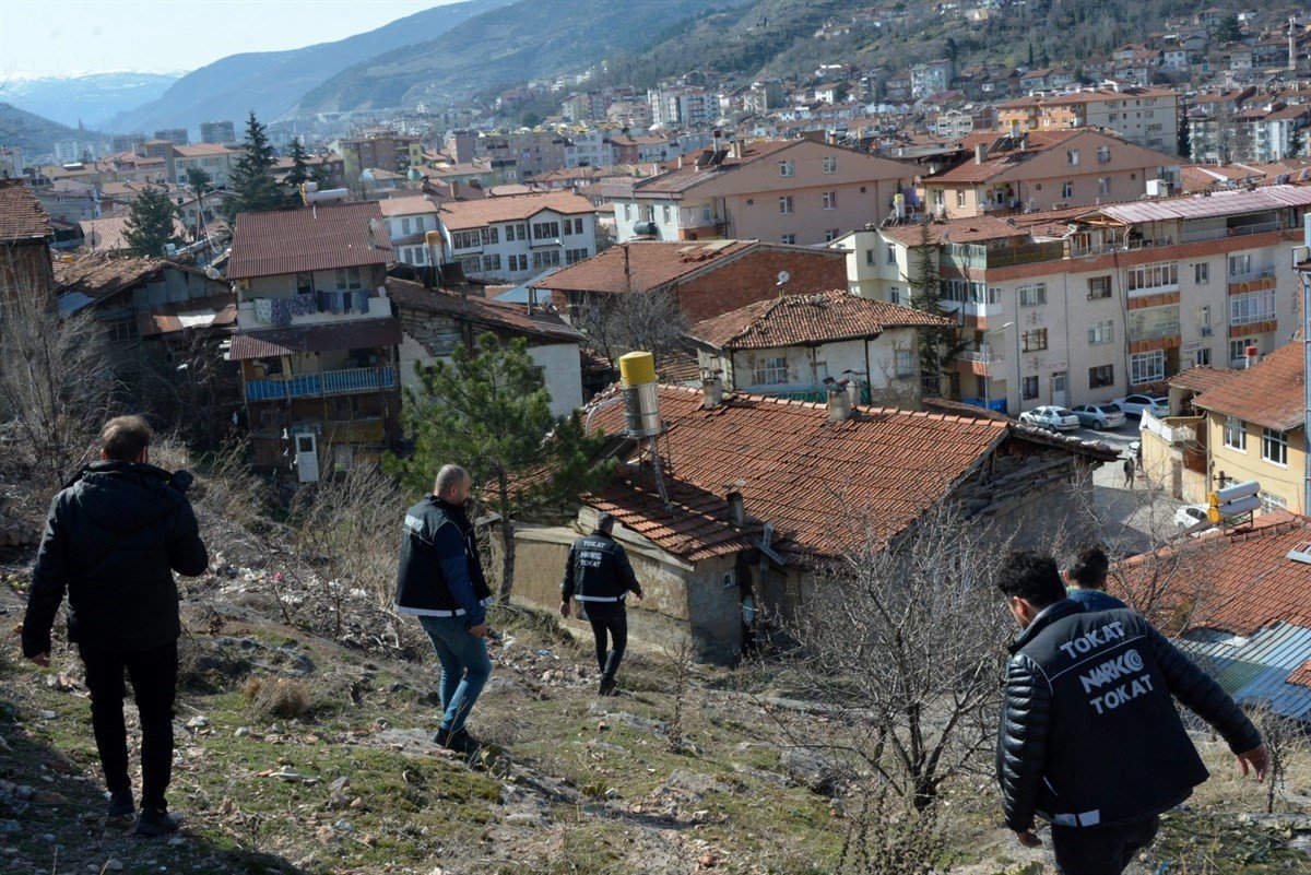 EGM: “Toplamda 33 bin 594 personel ve 249 dedektör köpeği ile genel asayiş ve narkotik uygulaması gerçekleştirildi”