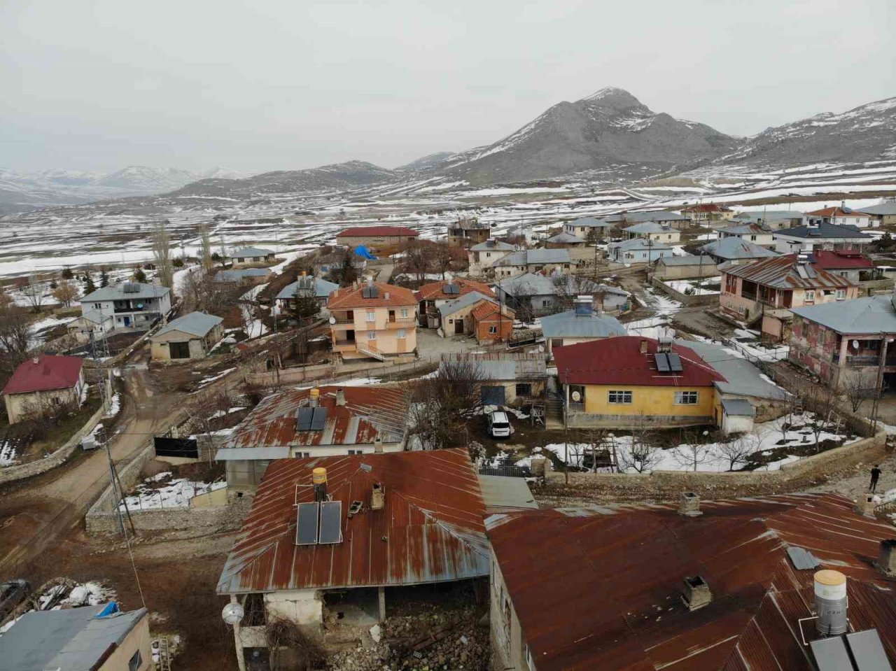 Sarız’da hasar tablosu gün geçtikçe ortaya çıkıyor