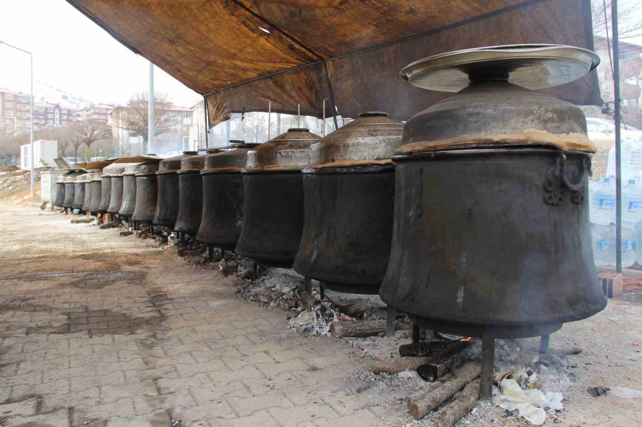 500 yıllık saray yemeği bu kez depremzedeler için hazırlandı