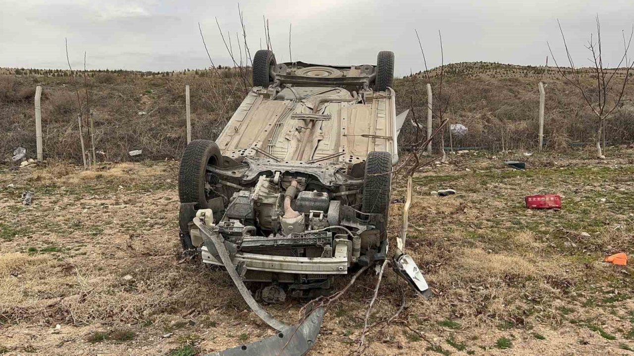 Hurdaya dönen araçtan yaralı kurtuldu