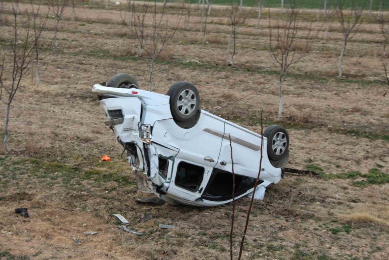 Hurdaya dönen araçtan yaralı kurtuldu