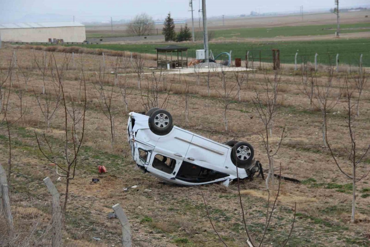 Hurdaya dönen araçtan yaralı kurtuldu