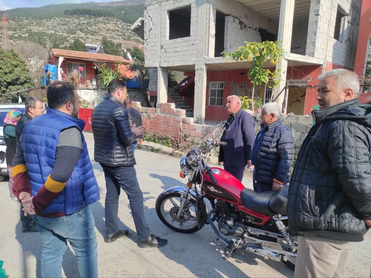 AK Partili Makas: Biriz, beraberiz ve el eleyiz