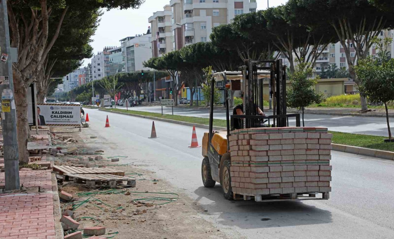 Termesos Bulvarı kaldırımı yenileniyor
