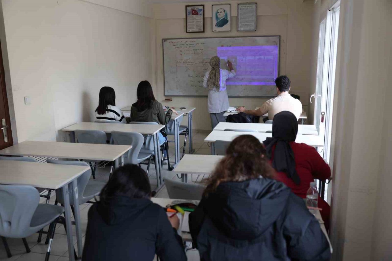 ATABEM’de depremzede öğrenciler için YKS kurslarına ek kontenjan açıldı