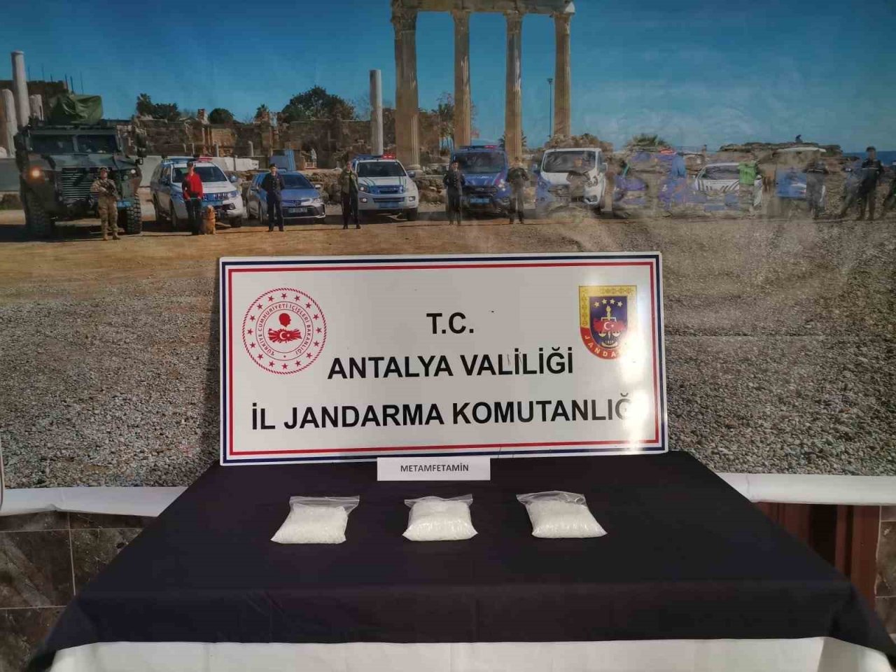 Antalya’da 2 kilo 631 gram metamfetamin ele geçirildi