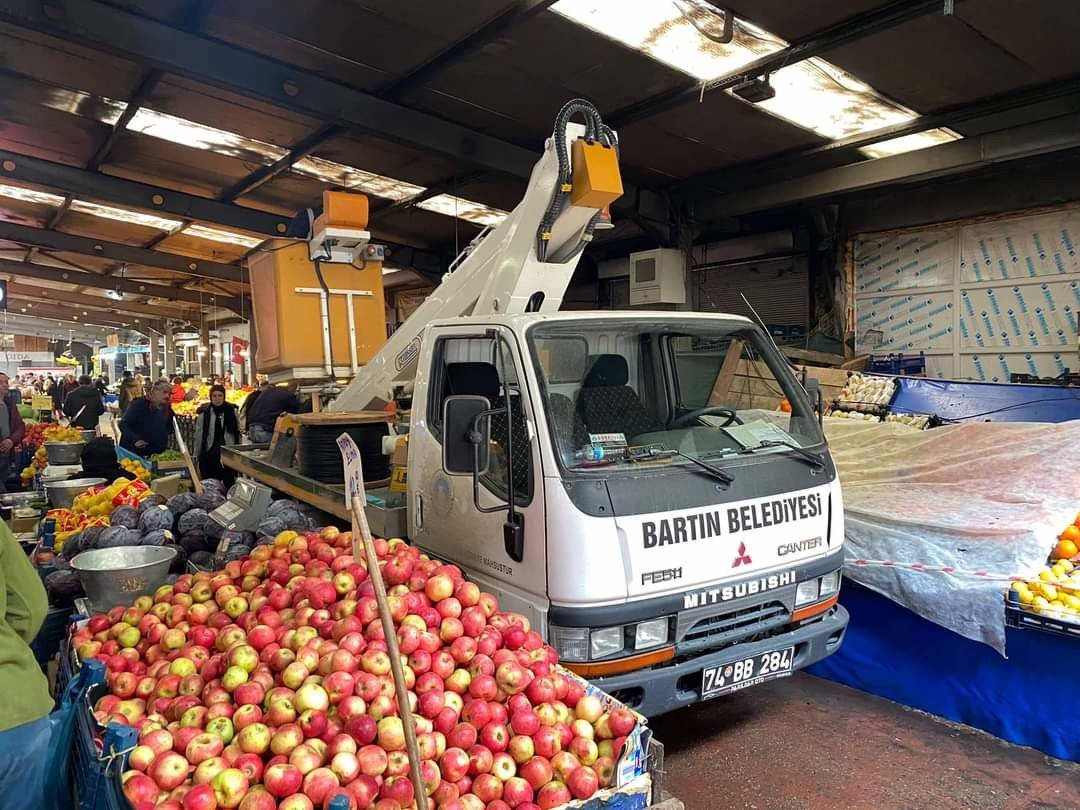 Pazar yerinde yangın çıkaran zanlı yakalandı