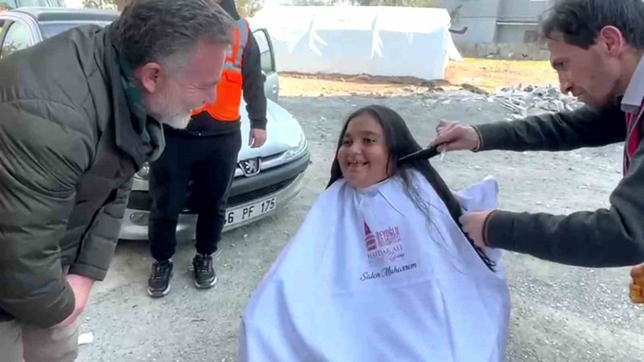 Beyoğlu’nun gönüllü berberleri Kahramanmaraş’ta depremzedelerle buluştu