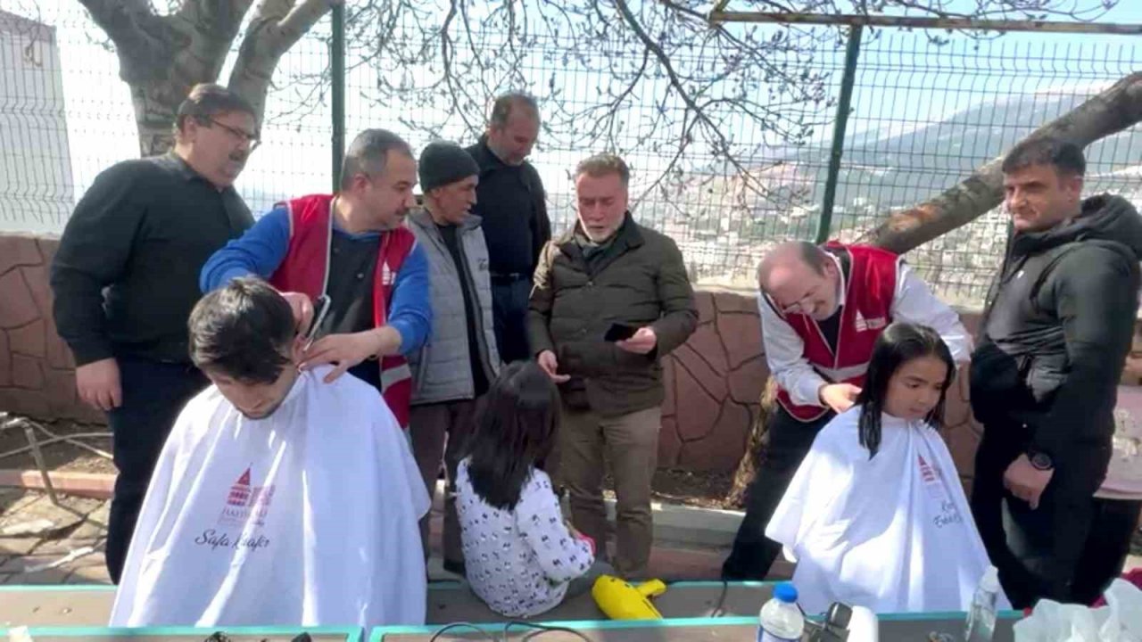 Beyoğlu’nun gönüllü berberleri Kahramanmaraş’ta depremzedelerle buluştu