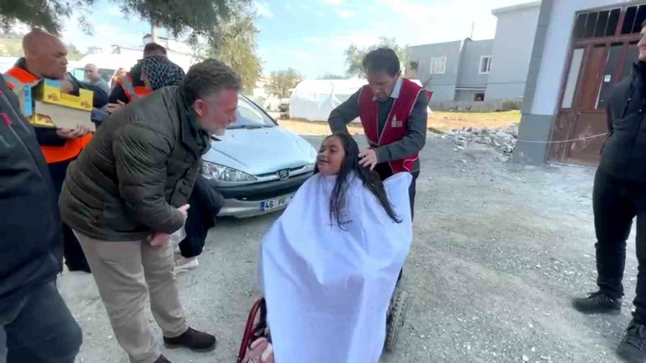 Beyoğlu’nun gönüllü berberleri Kahramanmaraş’ta depremzedelerle buluştu