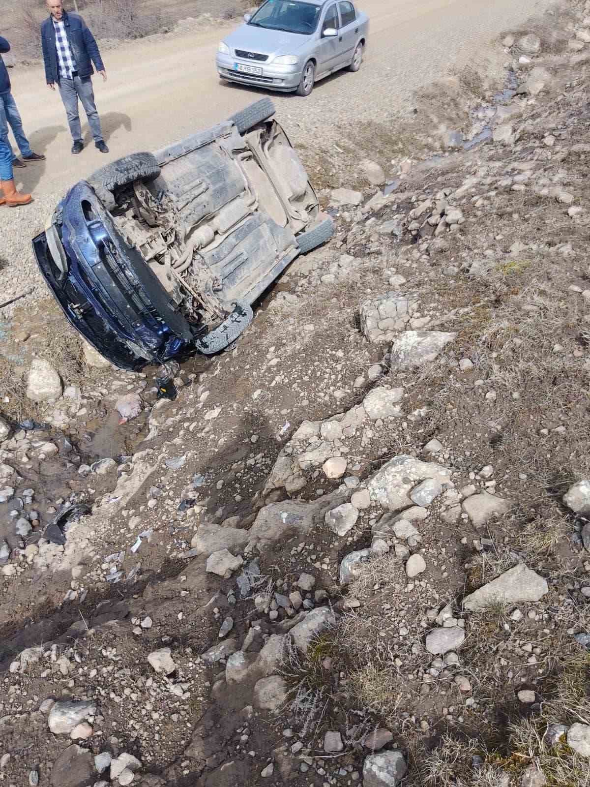 Yayla yolunda kontrolden çıkan otomobil şarampole yuvarlandı: 2 yaralı